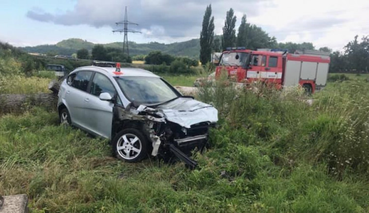 Železniční trať v Šumperku uzavřela srážka vlaku s autem