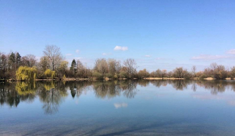 Na Poděbradech se utopil muž. K přesnému určení příčiny úmrtí byla nařízena pitva