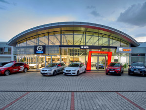Jsme tu pro všechny, co chtějí nové auto, kvalitní autoservis a služby, říká ředitel CB Auto František Fišer