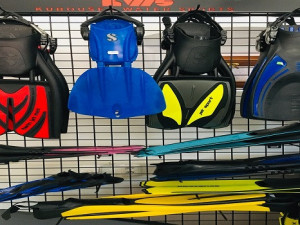 I výbava k vodě se vyplatí kupovat u odborníků. Jednou z možností je kamenný obchod a e-shop KWS sports