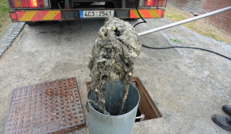 Český Krumlov se zaměří na kontroly vypouštění nevhodného odpadu do kanalizace