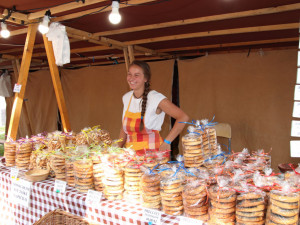 Tradiční Selské slavnosti v Holašovicích každý rok přilákají tisíce návštěvníků a není se čemu divit