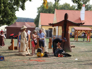 Tradiční Selské slavnosti v Holašovicích každý rok přilákají tisíce návštěvníků a není se čemu divit