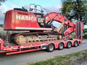 Na Strakonicku hořel sklad. Škoda přesahuje dva miliony korun