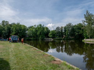 Ze slepého ramene zmizela část zábradlí. Lidé novinku chválí i haní