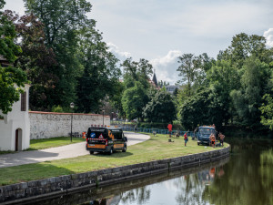 Ze slepého ramene zmizela část zábradlí. Lidé novinku chválí i haní