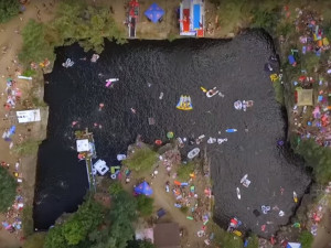 Budějckého bazénu bychom si měli vážit, říká exrémní skokan Bílý před Highjumpem