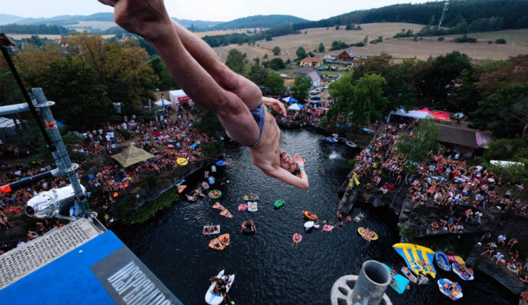 Budějckého bazénu bychom si měli vážit, říká exrémní skokan Bílý před Highjumpem