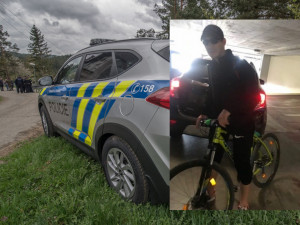 Táborští policisté pátrají po cyklistovi na fotografii. Může pomoct objasnit vyšetřovaný případ