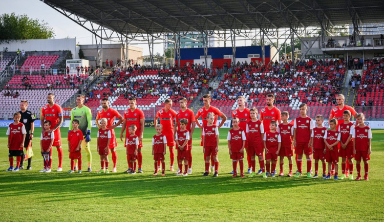 Zbrojovka domácím fanouškům radost neudělala. S Pardubicemi remizovala 1:1