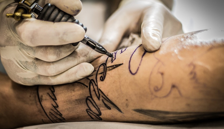 Tetování se líbí více než polovině lidí. Třetina svého rozhodnutí lituje