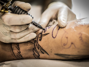 Tetování se líbí více než polovině lidí. Třetina svého rozhodnutí lituje
