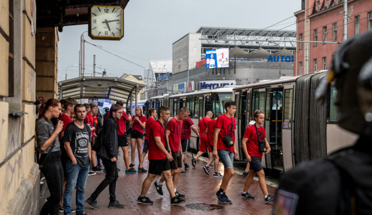 Sparťanští fanoušci dorazili do Budějc. Příjezd se obešel bez komplikací
