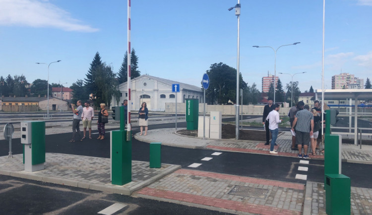 Na parkovišti jsou další nová místa.