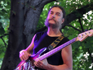 Smutný Karel zaplnil prostor u Slavie. Zatáhl nás zpátky do divokých šedesátek