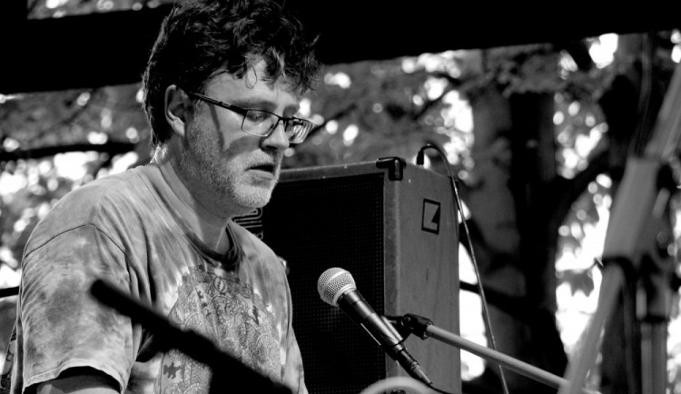 Smutný Karel zaplnil prostor u Slavie. Zatáhl nás zpátky do divokých šedesátek