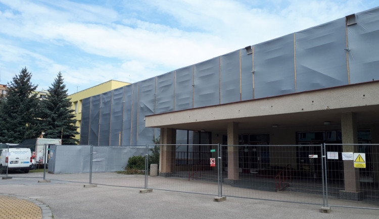 Prázdniny jsou v polovině, řemeslníci na základkách pracují o sto šest