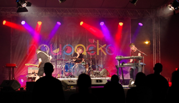 Spolek 2/4  připravuje již 7. ročník charitativního a multižánrového festivalu „HOUPAČKA 2019...aneb my vám-vy nám“.