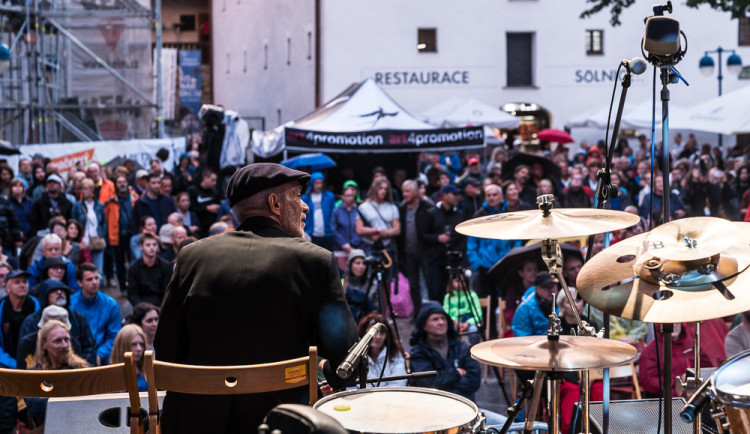 FOTO: Na Piaristickém náměstí proběhl devátý ročník jihočeského jazzového festivalu