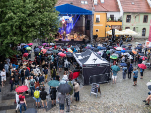 Na Piaristickém náměstí proběhl devátý ročník jihočeského jazzového festivalu