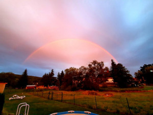 Nebeská show nad jihem Čech. Duhu jste zachytili na mnoha místech