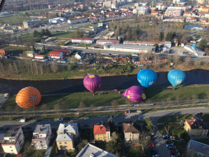 Balóny zahájily sezónu. Poslední březnový den letěly do Novohradských hor