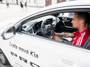 Hráči Dynama dostali nové vozy