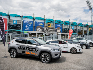 Hráči Dynama dostali nové vozy