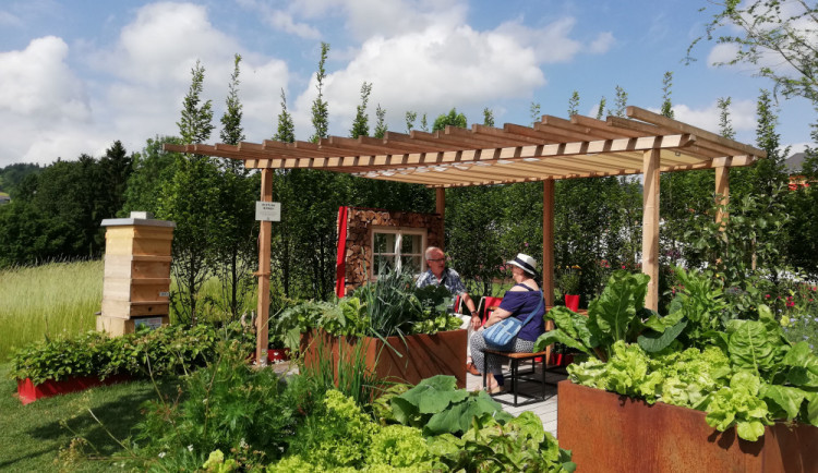 Krásná hornorakouskou výstavu Bio.Garten.Eden se vyplatí navštívit i víckrát. Květiny se obměňují dle sezóny