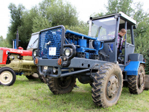 Burácejícím traktorům fandily v Dráchově stovky lidí