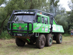 Burácejícím traktorům fandily v Dráchově stovky lidí