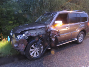 Z cisterny na Okružní vytekl horký asfalt, škoda přesahuje milion