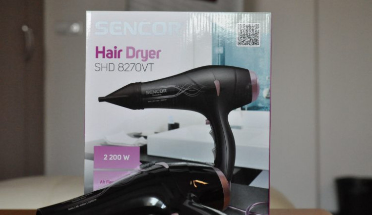 Česká obchodní inspekce zjistila nabídku a prodej nebezpečného vysoušeče vlasů značky Sencor.