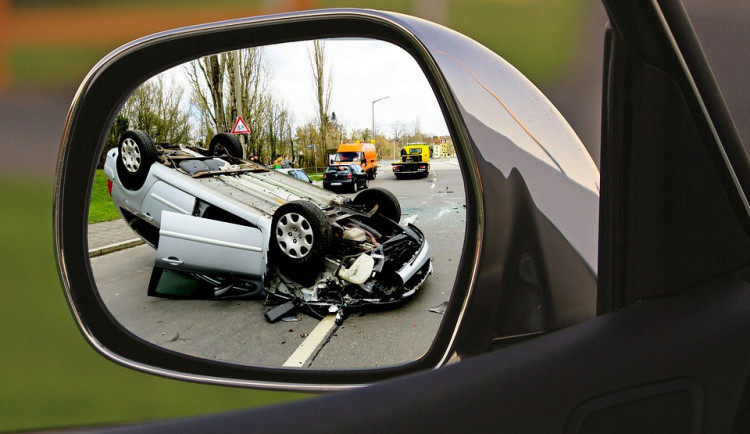 Mladí řidiči ročně zaviní přes 10 tisíc nehod, mají vyšší závažnost