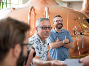 V Budvaru se vaří pivní specialita z čerstvého chmele, ten se v praxi používá výjimečně