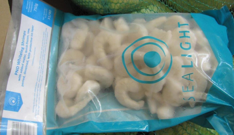 Neoznačené maso a krevety převážené v teple. Jihomoravští inspektoři zabavili stovky kilo závadného masa