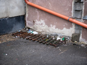 Ulici Chelčického najdeme v blízkosti autobusového a vlakového nádraží.