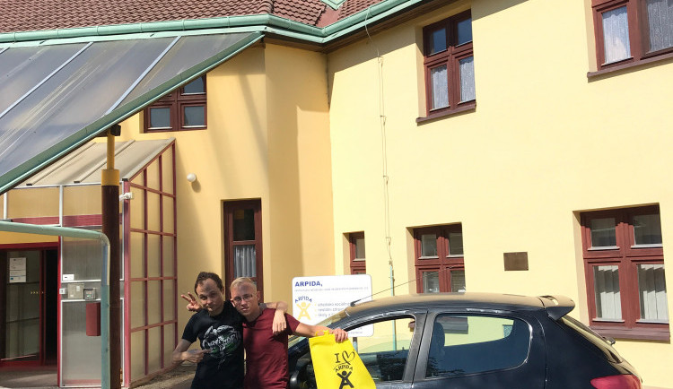 Marotha vydražil svého „pažouta“, výtěžek poputuje do Arpidy