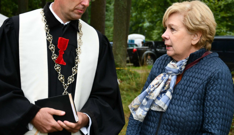 Biskup Tonzar poděkoval za péči o areál Památníku Jana Žižky. Hejtmanka Stráská odmítla přepisování našich dějin