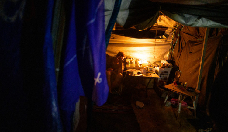 Noční návštěva squatu a opilec, který měl co dělat sám se sebou