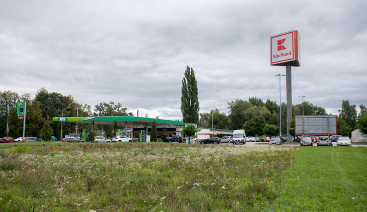 Plocha, kde by měl obchodní objekt stát