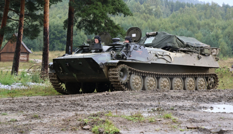 Strakoničtí vojáci během cvičení v Boleticích ladí taktické postupy  a zdokonalují se v boji se vzdušným protivníkem