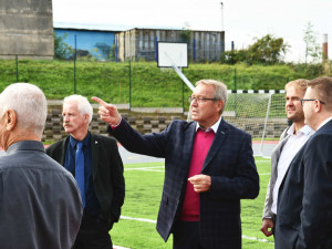 Budějcká automobilní a technická škola má nový sportovní areál. Na výstavbu přispěl kraj