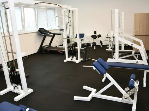 Budějcká automobilní a technická škola má nový sportovní areál. Na výstavbu přispěl kraj