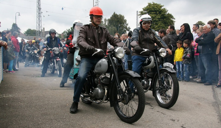 Strakonická ČZ slaví sto let, představila přes 600 motocyklů
