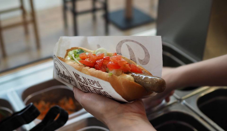 Oblíbený hot dog můžete ochutnat v novém fast foodu Parky's