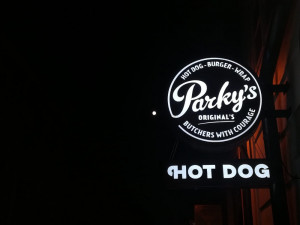 Oblíbený hot dog můžete ochutnat v novém fast foodu Parky's