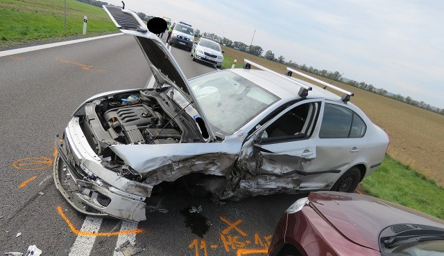 FOTO: Ráno mu policisté zakázali řídit, odpoledne zavinil nehodu pěti aut
