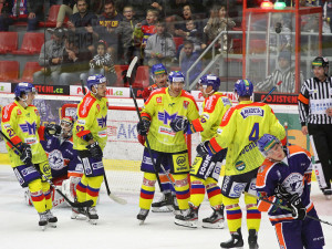 O kosmetickou korekci skóre se postaral Jiří Šimánek (uprostřed)