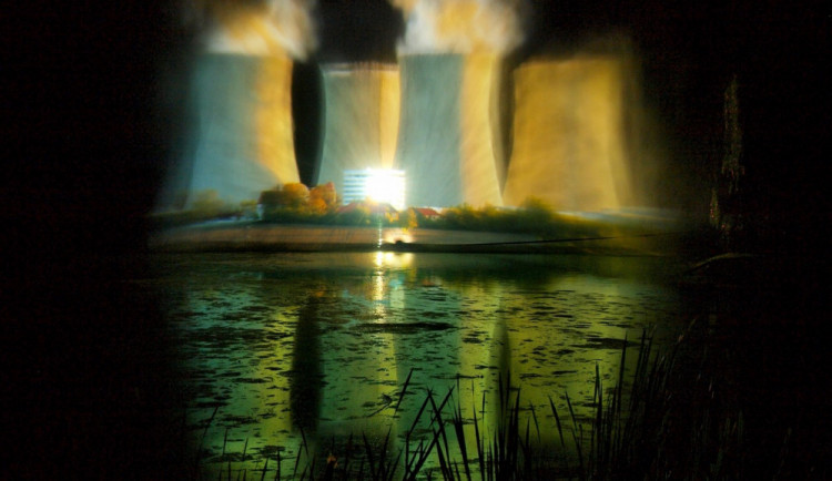 Loni vodní show v Temelíně proběhla vůbec poprvé. Jejím motivem bylo výročí 100 let vzniku samostatné České republiky